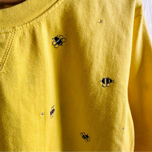 SOLD. Bee Embroidered Yellow Sweatshirt by Quacker Factory Size Medium - Picture 6 of 6